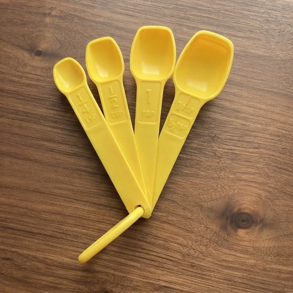 Vintage Tupperware Measuring Spoons Set Yellow 4 Piece D-Ring